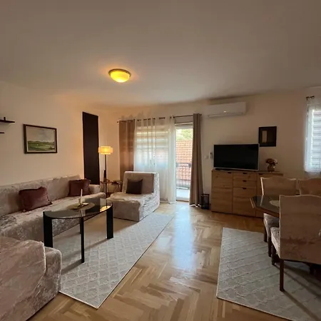 Alic Apartment *